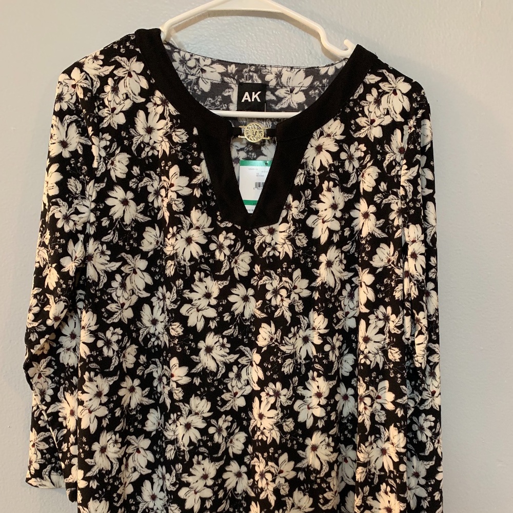 Anne Klein Blouse Size Large (NWT)